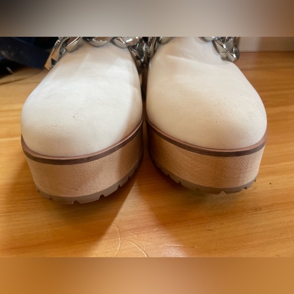 Kelsi Dagger Women's White Slip-On Mules with Chain Detail - Picture 9 of 10